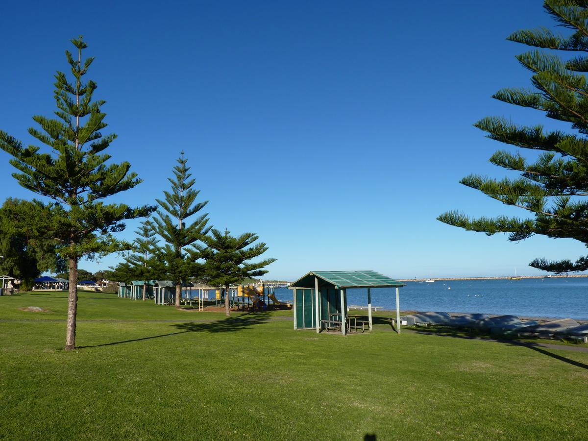 Leander Reef Holiday Park Port Denison Bagian luar foto